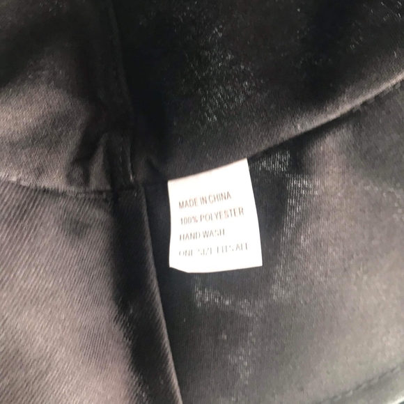 Reversible Bucket Ying Yang black heart polyester hat - Picture 7 of 10